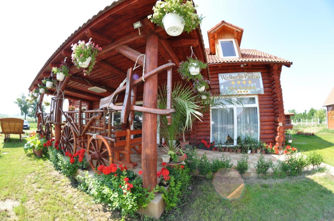 Rönk-wellness panzió Mezőpeterd Acomodação com café da manhã Exterior foto
