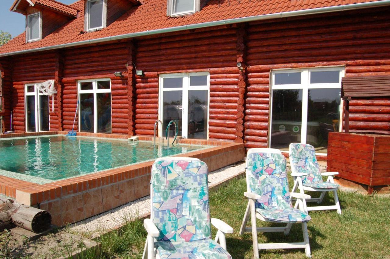 Rönk-wellness panzió Mezőpeterd Acomodação com café da manhã Exterior foto