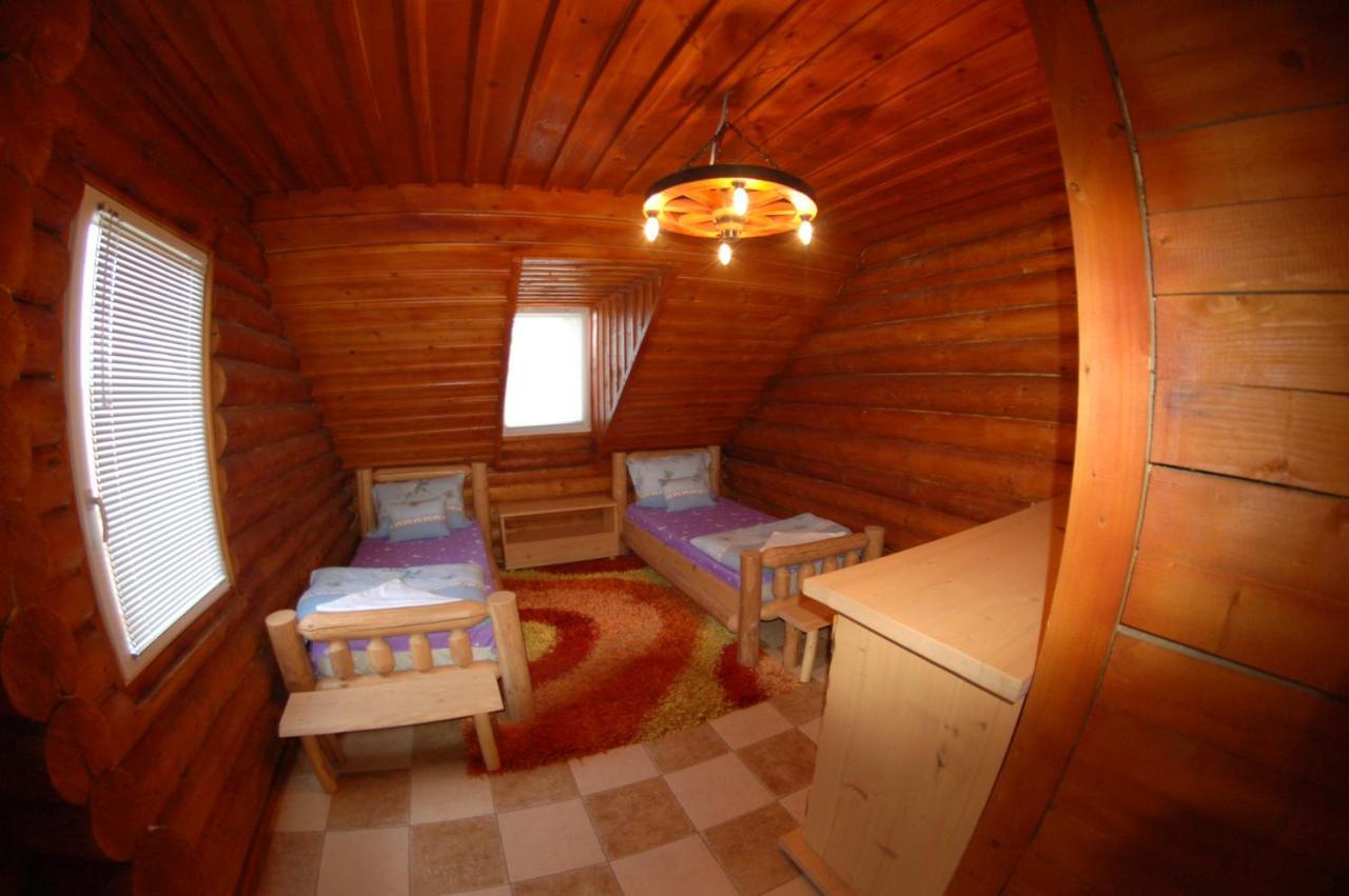 Rönk-wellness panzió Mezőpeterd Acomodação com café da manhã Exterior foto